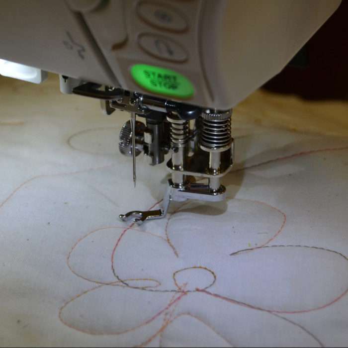Janome - Ensemble de pieds pour le piqué libre – Image 3