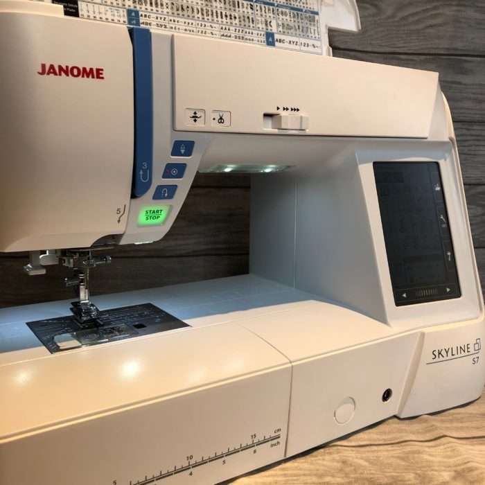 Janome - Machine à coudre - Skyline S7 + Coffret 8 fils OFFERT – Image 3